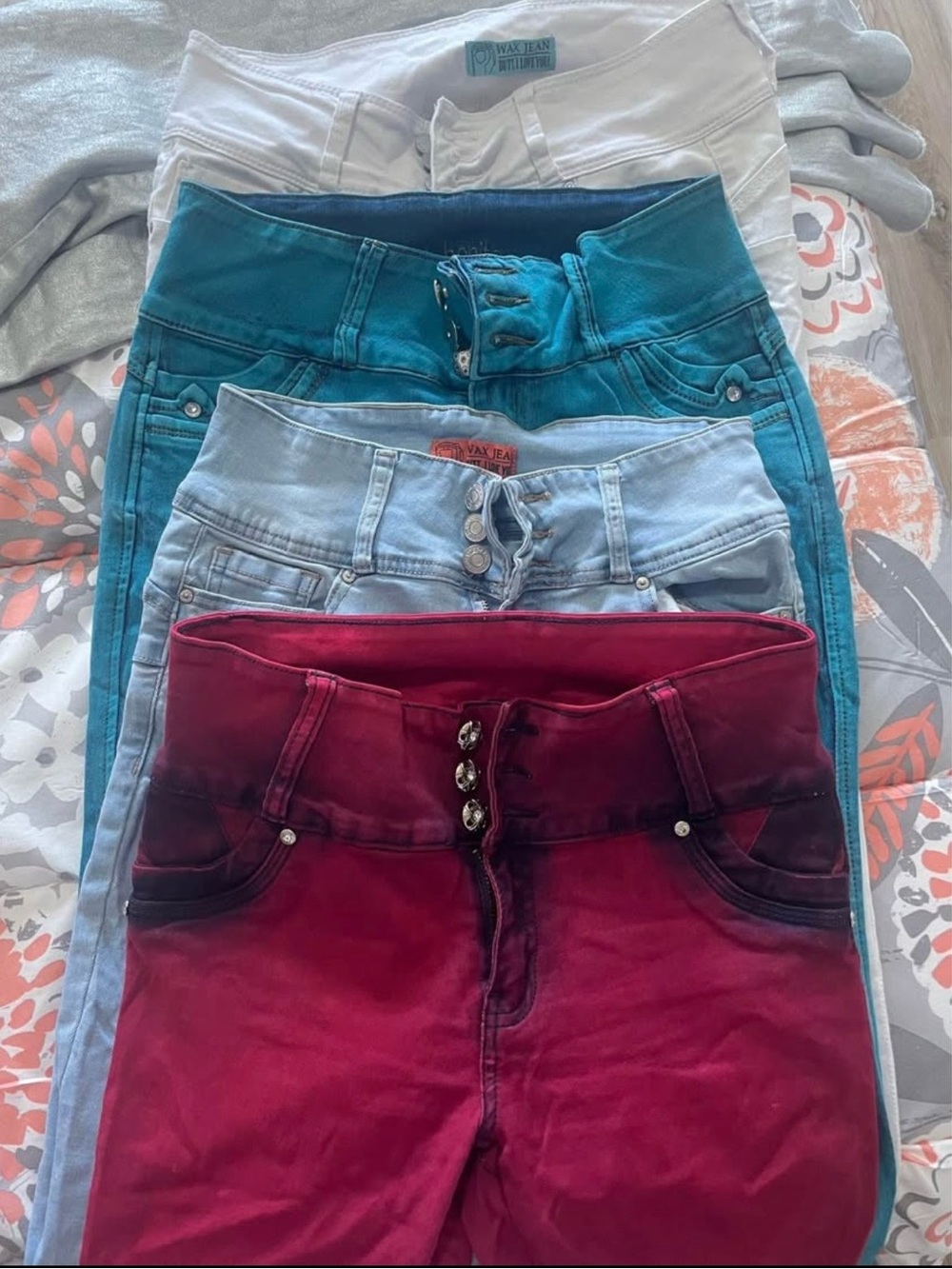 Colombian- ButJeans High-Rise Colored Jeans Stack — White, Teal, Light Blue, Red